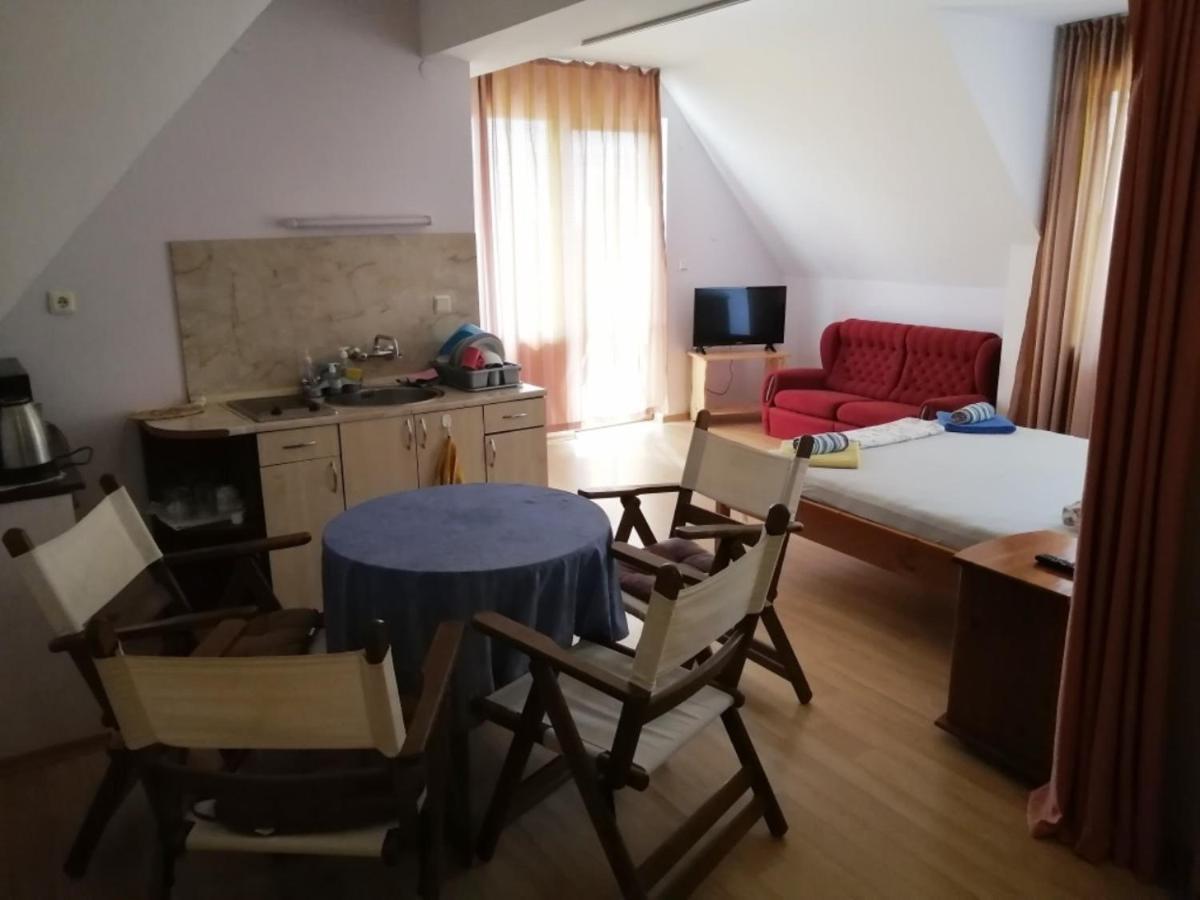Guest House "Zora - Sarafovo" Burgas ภายนอก รูปภาพ
