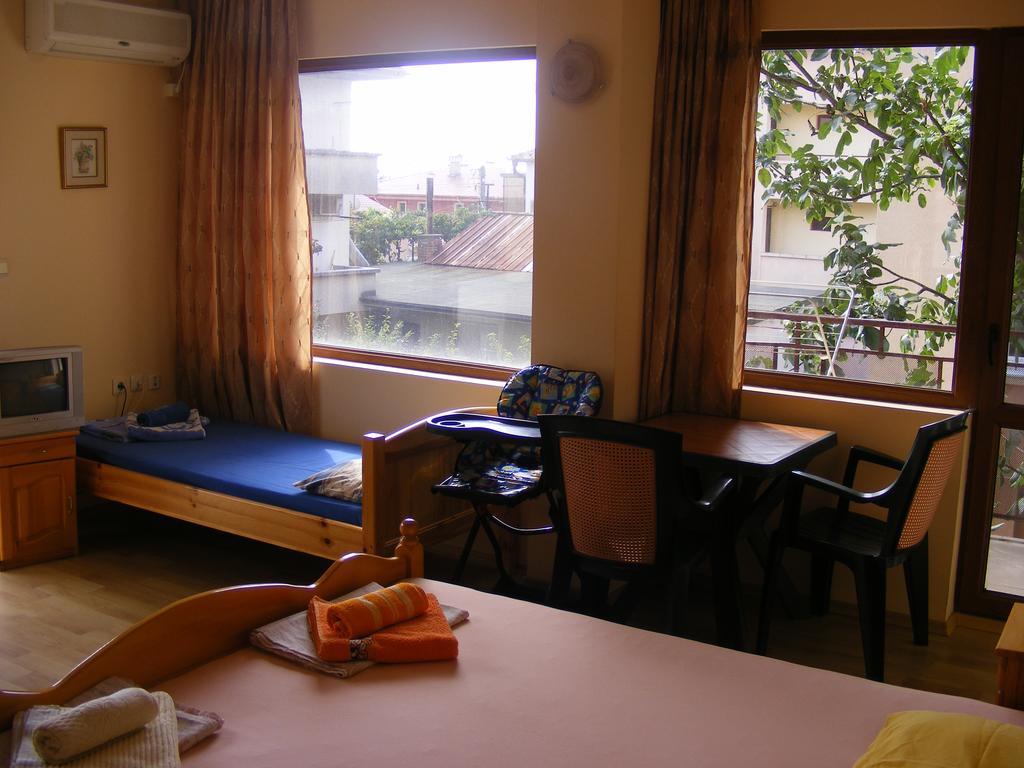 Guest House "Zora - Sarafovo" Burgas ภายนอก รูปภาพ