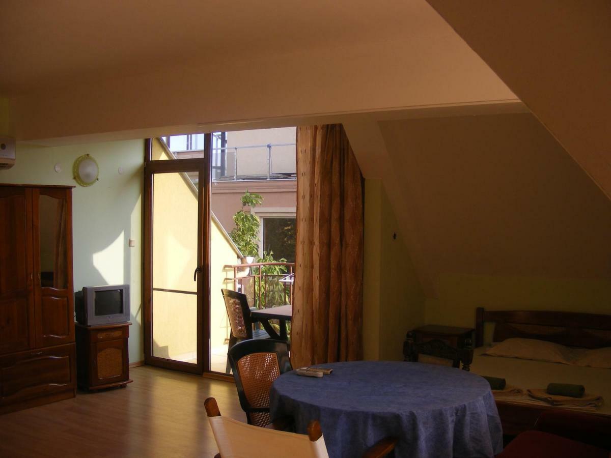 Guest House "Zora - Sarafovo" Burgas ภายนอก รูปภาพ